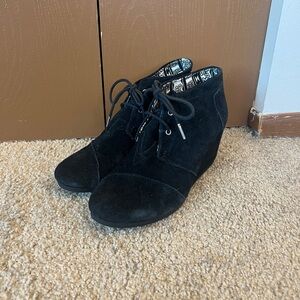 tom’s wedge ankle boots
